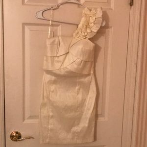 White, one shoulder Daisy dress